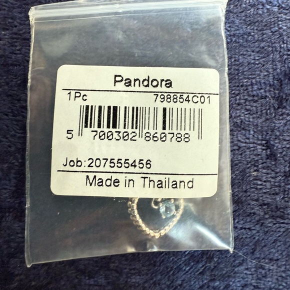 💙 Pandora Silver Heart Dangle Charm with Icy Blue Gem – Elegant & Timeless 💙 - Picture 3 of 5